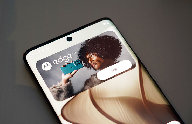 軍規三防、極輕至薄:motorola edge 50 打造「美型硬實力」! - 阿祥的網路筆記本 motorola edge 50 正面為挖孔曲面全螢幕設計
