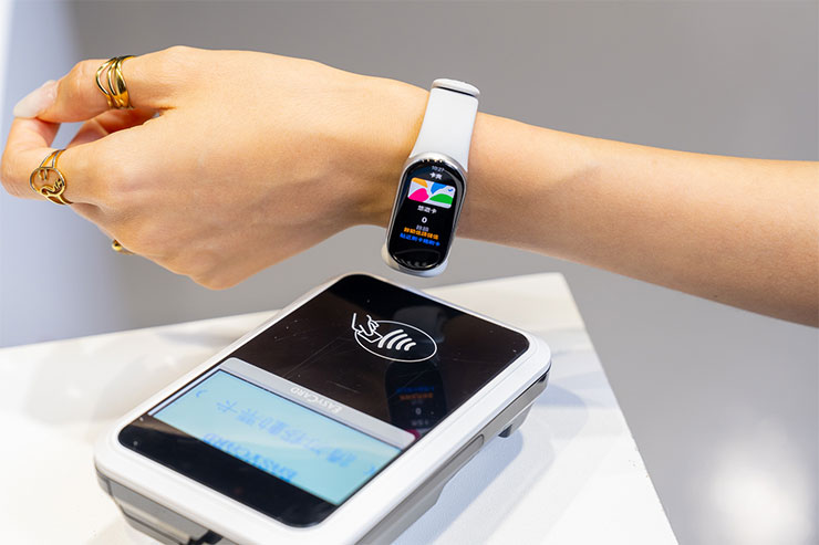 Xiaomi 手環 9 NFC 全面升級心率、血氧監測及睡眠分析功能，並支援「小米行動悠遊卡」。小米嘉年華期間，Xiaomi 手環 9 NFC 限時優惠價 $1,295，讓生活更智慧、更便利！