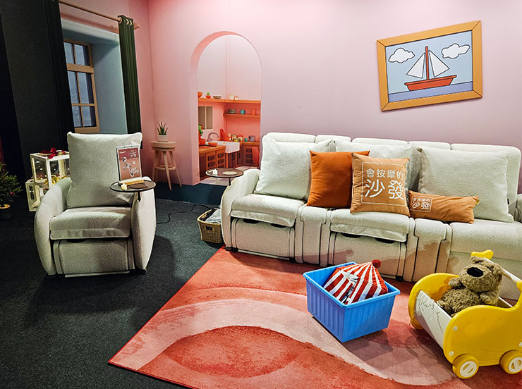 OSIM 跨界新品「沙發天后」來了！外表看似與一般沙發無異，但實際上卻內建完整的按摩科技！