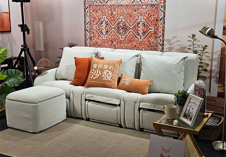 沙發天后採用「模組化」設計，可依照使用需求自由搭配座椅配置，除了單座款，也能配置雙座、三座款式。