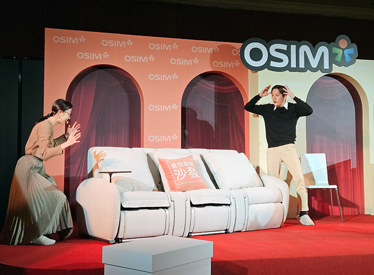 當然，家庭不和的問題，自然要交給 OSIM 沙發天后來解決啦！