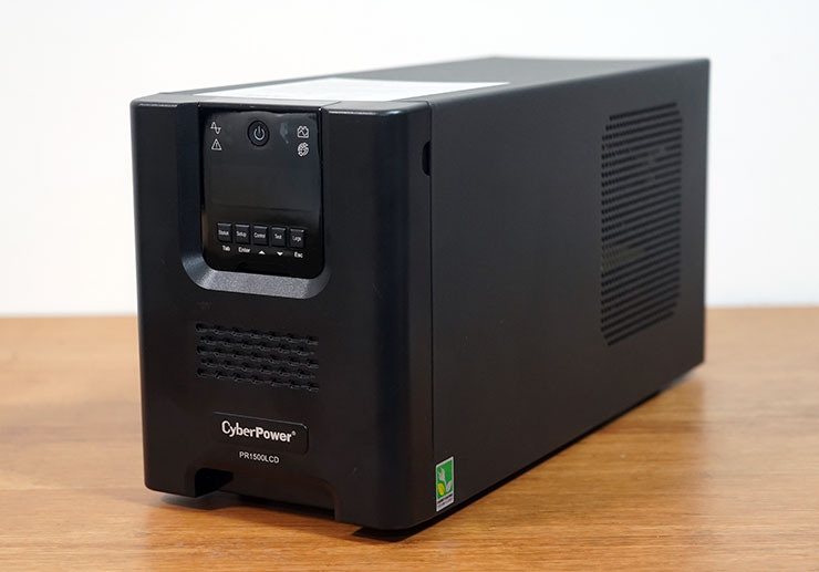 備援電力更上一層樓:CyberPower CP1500PFCLCDa V.S. PR1500LCD 同量級對比式開箱 - 阿祥的網路筆記本 PR1500LCD 同樣採直立式設計,體積大小與 PR1000LCD 相同,但重量多了 4Kg 左右。