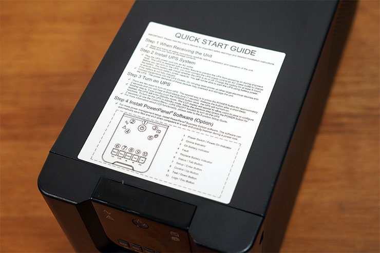 備援電力更上一層樓:CyberPower CP1500PFCLCDa V.S. PR1500LCD 同量級對比式開箱 - 阿祥的網路筆記本 機身上側可以看到快速指引操作的貼紙。