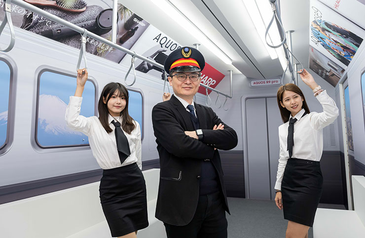 夏普徠卡專業旗艦機「AQUOS R9 pro」正式上市!限量風格經典禮盒登錄贈!華山文創新品體驗搶先試玩! - 阿祥的網路筆記本 AQUOS R9 pro 9號月台體驗活動現場也有模擬車廂的場景