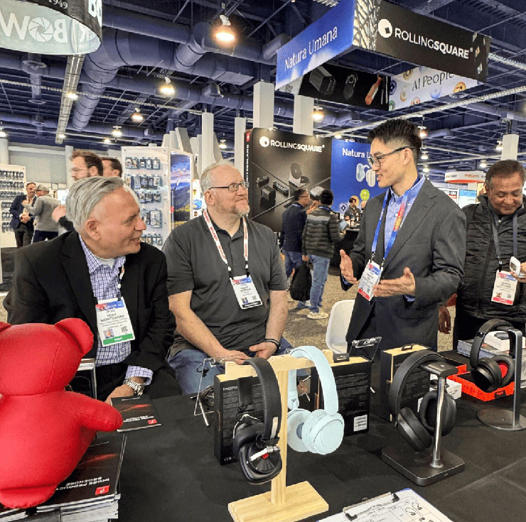 1MORE萬魔攜品牌最新研發雙產品參展CES 2025，吸引眾多媒體與消費者駐足體驗。