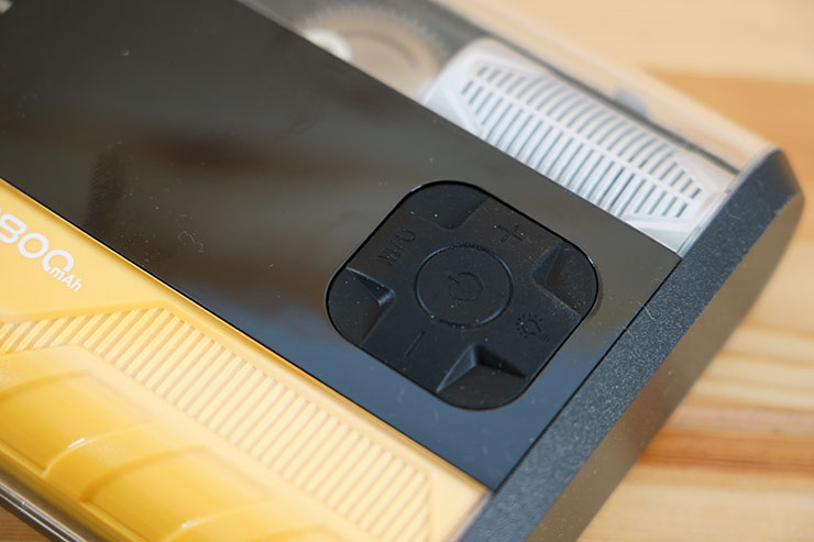 控制鍵為四方向搭配中間電源 / 確認鍵。