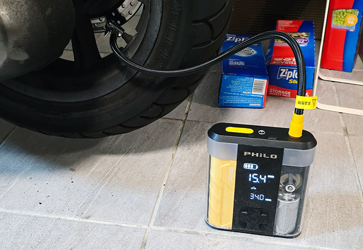 實測阿祥的重機也能輕鬆完成打氣任務。