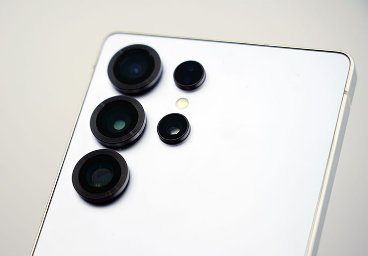 三星 Galaxy S25 系列實機體驗分享:Galaxy AI 迎來大升級,應用功能更「懂你」! - 阿祥的網路筆記本 Galaxy S25 Ultra 的鏡頭排列與先一代相同,但鏡頭模組的風格偏向去年 Galaxy Z Fold 6 的設計。
