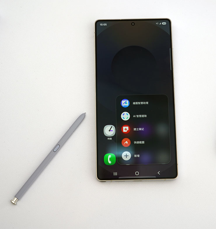 三星 Galaxy S25 系列實機體驗分享:Galaxy AI 迎來大升級,應用功能更「懂你」! - 阿祥的網路筆記本 今年 Galaxy S25 Ultra 的 S Pen 取消了藍牙模組,因此沒有遠端遙控的功能。