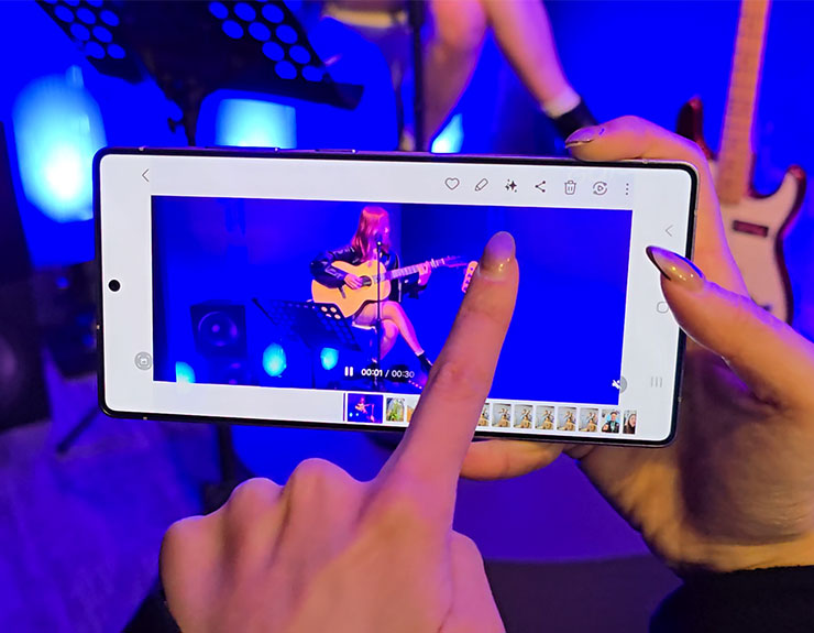 三星 Galaxy S25 系列實機體驗分享:Galaxy AI 迎來大升級,應用功能更「懂你」! - 阿祥的網路筆記本 錄製影片後,點選 Galaxy AI 鍵。