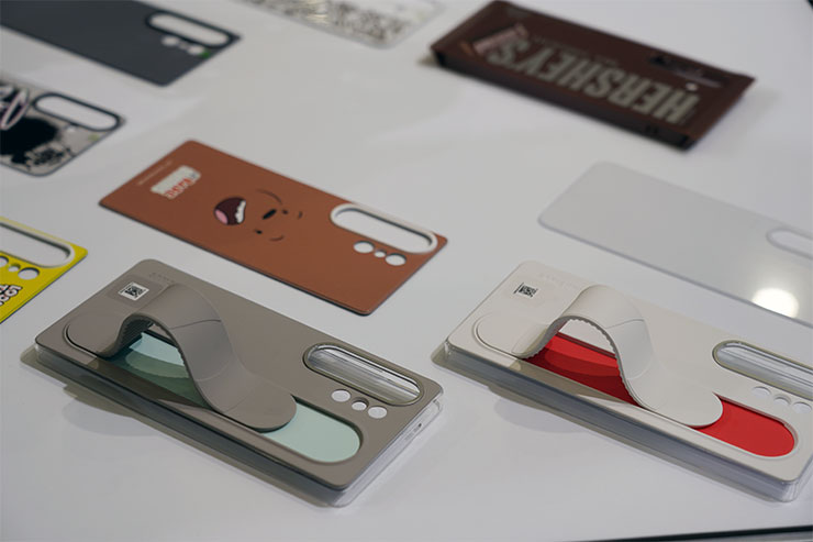 三星 Galaxy S25 系列實機體驗分享:Galaxy AI 迎來大升級,應用功能更「懂你」! - 阿祥的網路筆記本 其他也有帶指環與可替換背板的保護殼設計。