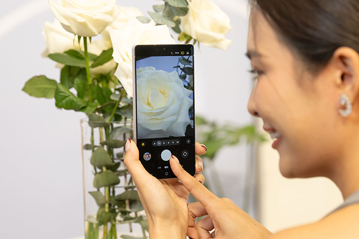 超廣角鏡頭新增對焦小幫手，微距拍攝清晰度較前代提升4倍