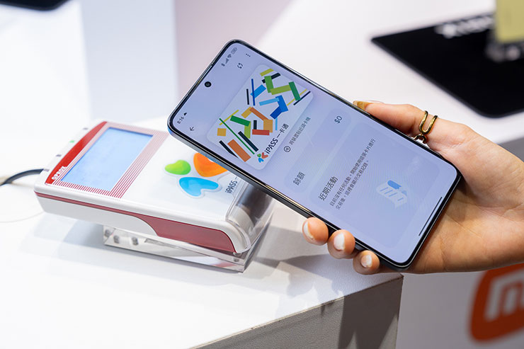  Xiaomi 14T Series 以極致夜景與先進 AI 技術引領創新體驗，也是小米首款將 iPASS 一卡通虛擬卡整合至 Google 錢包™ 的手機系列。不用兩萬元即可享受高階旗艦機的完整功能！