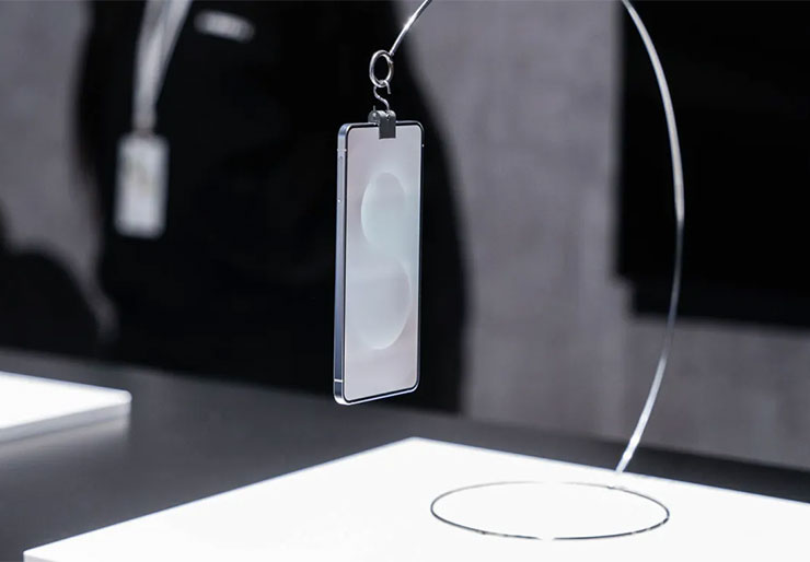 Galaxy Unpacked 現場展出的 Galaxy S25 Edge 實機