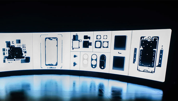 Galaxy Unpacked 現場展出的 Galaxy S25 Edge 實機零件拆解展示