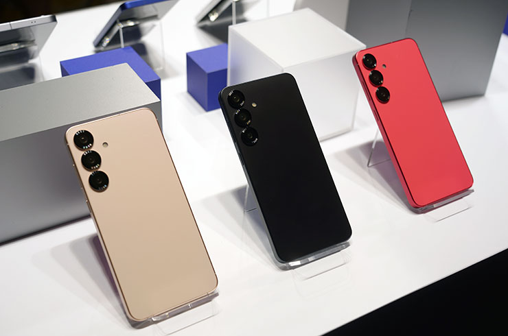Galaxy S25 & S25+ 的三星商城限定色：紗金、酷黑與緋紅