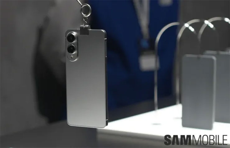 三星在 Galaxy Unpacked 上展出的 Galaxy S25 Edge 實機