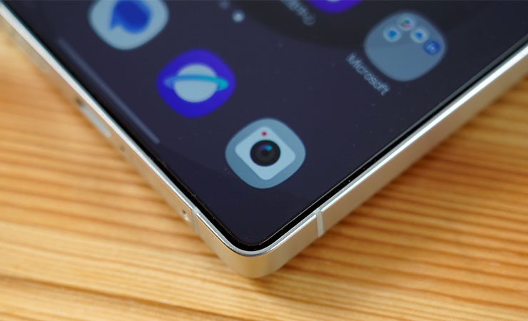 全透明的設計也不會對手機畫面造成任何遮擋，視覺效果更佳。