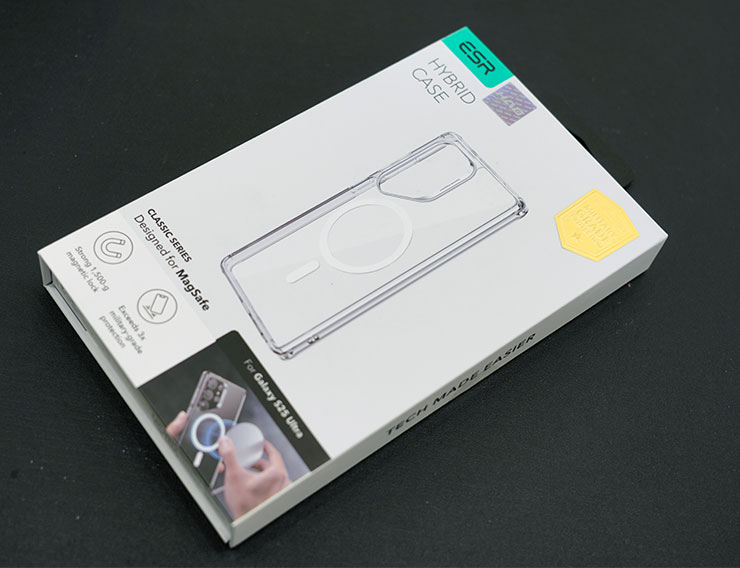 ESR 的全透明磁吸保護殼。