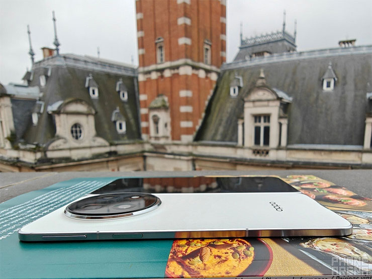 Oppo 將於 2/20 發表「最薄摺疊機」Find N5,摺疊狀態僅 8.93mm 厚,更有驚人堅固性? - 阿祥的網路筆記本 Oppo Find N5 展開狀態側面