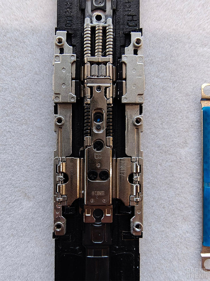 Oppo 將於 2/20 發表「最薄摺疊機」Find N5,摺疊狀態僅 8.93mm 厚,更有驚人堅固性? - 阿祥的網路筆記本 Oppo Find N5 的鉸鏈結構特寫