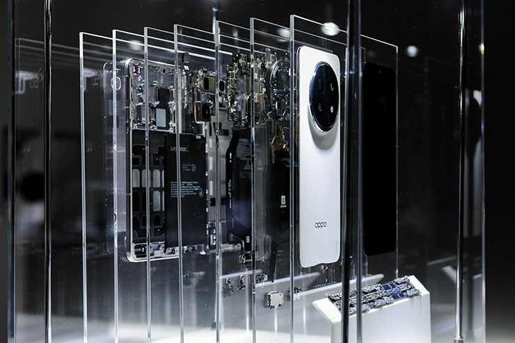 Find N5集高效能、大電量、耐用防護、旗艦影像於一身，仍維持輕薄機身