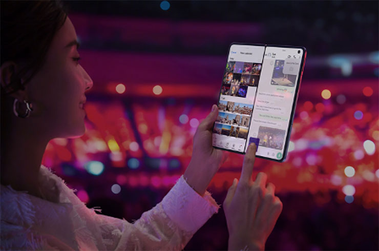 展開時，Find N5 擁有書本式摺疊機中最大的內螢幕，提供沉浸式觀看體驗與高效的多工處理能力。