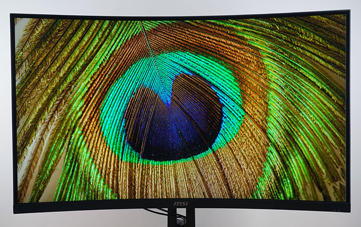 MAG 321CUPDF 也具備廣色域顯示能力，可呈現 97% DCI-P3 色域。