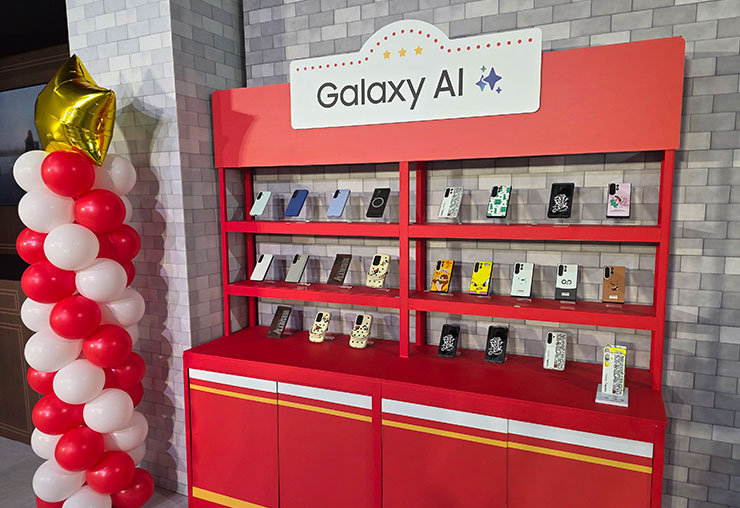 現場也展出了與寶可夢聯名的手機相關週邊，不過很可惜的是現在並沒有販售