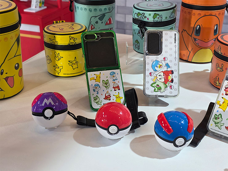 除了 Galaxy S25 系列，摺疊機 Galaxy Z 也有可愛的保護殼與寶可夢球
