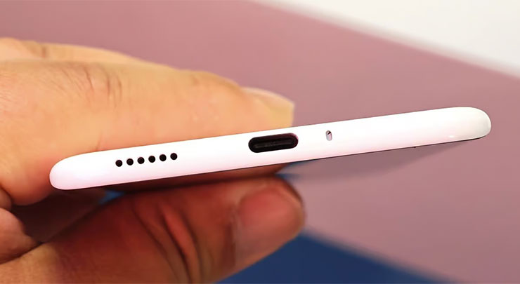 今年最薄手機!iPhone 17 Air 與 Galaxy S25 Edge 可能輸給這個意外對手! - 阿祥的網路筆記本 Spark Slim 實機底部(圖片來源:Unwire HK)