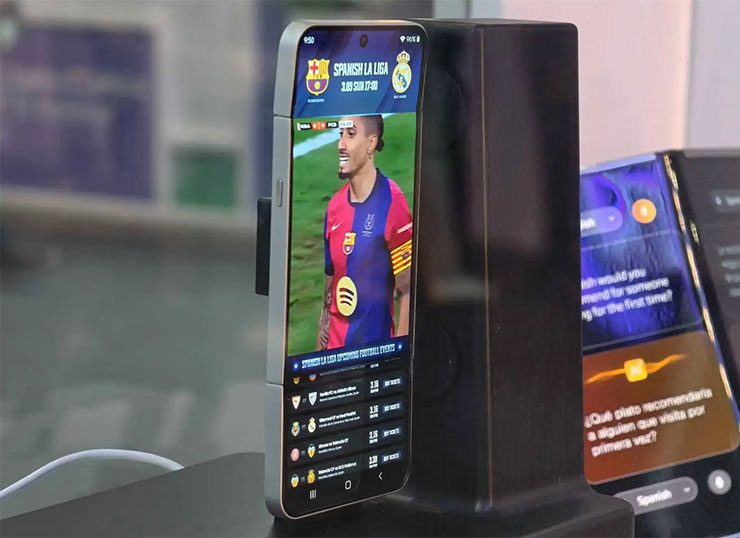 Asymmetric Flip 內螢幕完全展開的樣子