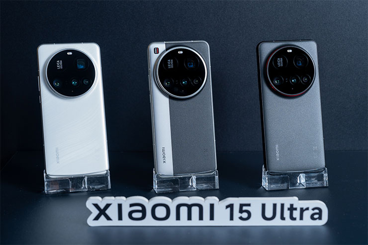 Xiaomi 15 Ultra 從設計到性能，每一處細節皆展現出 Xiaomi 追求極致的精神，經典黑銀以經典相機為靈感，融合細膩工藝與堅固耐用性，帶來極致質感。