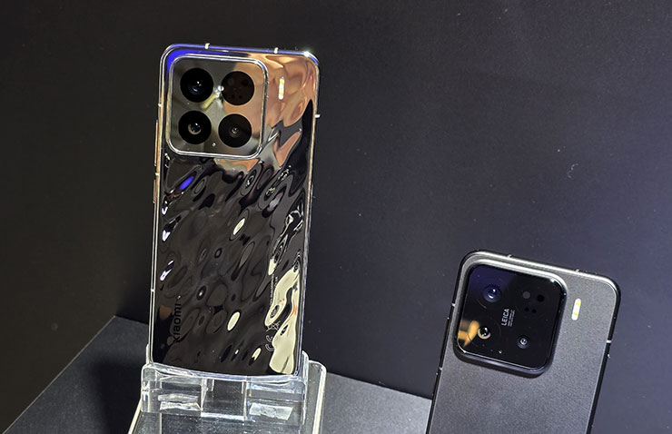 特寫液態銀款式的 Xiaomi 15