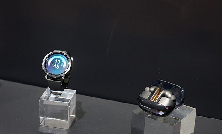 同場發表的 Xiaomi Watch S4 與 Xiaomi Buds 5 Pro