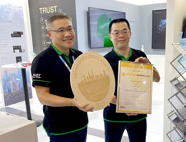 十銓科技 總經理 陳慶文 (左) 與 十銓科技 工控處長 林嘉賢 (右)