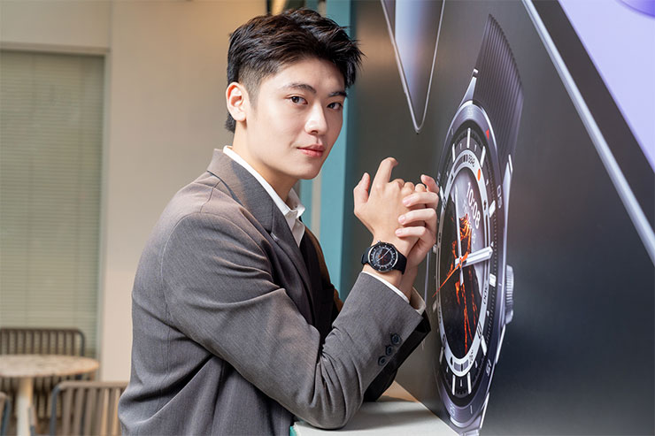 OPPO Watch X2不僅擁有商務質感外觀，也提供通過多項軍規認證的極致耐用工藝。