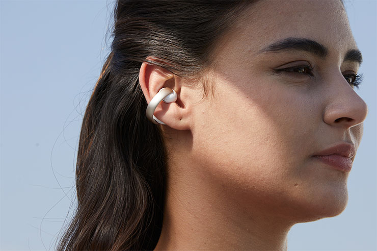 soundcore AeroClip 耳夾耳機玩美登場!C 型星橋設計,原聲級音質打造無感配戴體驗! - 阿祥的網路筆記本 soundcore AeroClip 霧金白