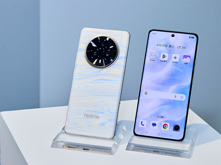 realme 14 Pro 推出「珍珠白」與「絨霧灰」兩款質感色系，建議售價為新台幣 14,990 元。新機將於 4 月 25 日開賣，並自 5 月 1 日起於全台各大電信經銷通路陸續上架。