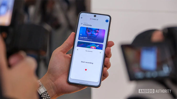 Motorola 推出新摺疊機:Razr 2025 三機齊發,帶來豐富 AI 功能與頂尖效能 - 阿祥的網路筆記本 Moto AI