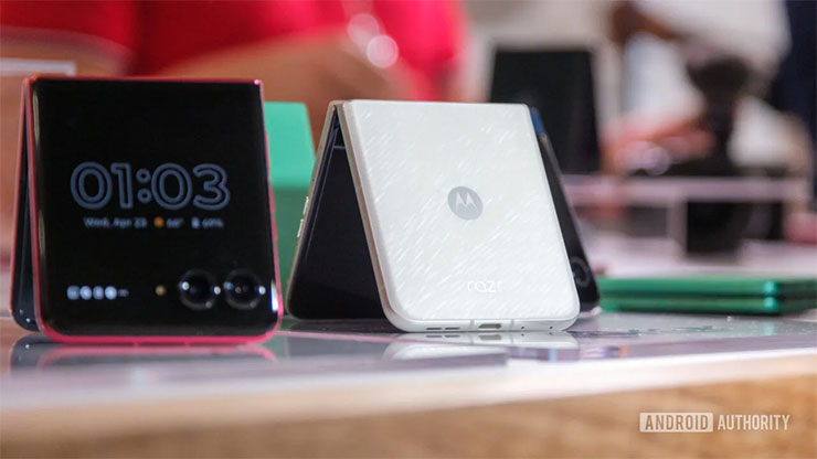 Motorola 推出新摺疊機:Razr 2025 三機齊發,帶來豐富 AI 功能與頂尖效能 - 阿祥的網路筆記本 Moto Razr 2025 系列