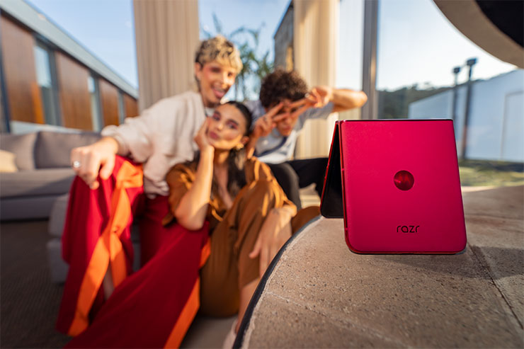 Motorola 推出新摺疊機:Razr 2025 三機齊發,帶來豐富 AI 功能與頂尖效能 - 阿祥的網路筆記本 Moto Razr 2025 系列