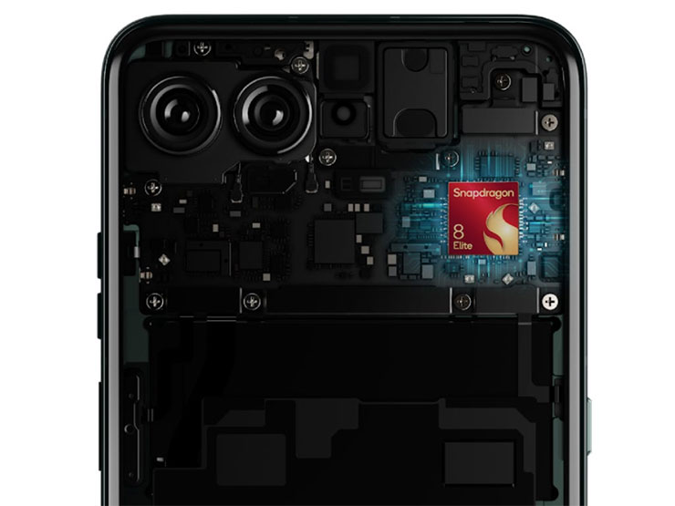 Motorola 推出新摺疊機:Razr 2025 三機齊發,帶來豐富 AI 功能與頂尖效能 - 阿祥的網路筆記本 Moto Razr Ultra 2025 採用 Snapdragon Elite