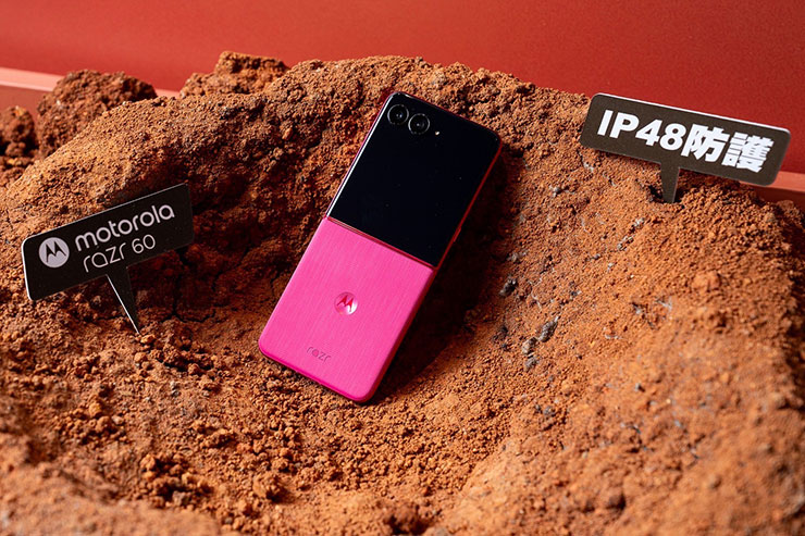 Motorola razr 60 系列具備 IP48 防塵防水等級設計，有效抵禦日常潑濺與灰塵