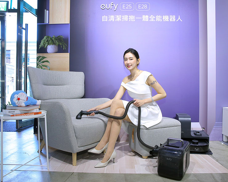 智慧居家品牌 eufy 推出 E20「百變奇機」,全球首創功能三合一掃地機器人! - 阿祥的網路筆記本 E25、E28 自清潔掃拖一體全能機器人