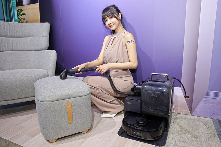 智慧居家品牌 eufy 推出 E20「百變奇機」,全球首創功能三合一掃地機器人! - 阿祥的網路筆記本 E28 自清潔掃拖一體全能機器人