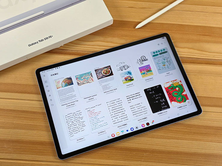 Tab S10 FE+ 標配 S Pen，又有功能完整的 Samsung Notes 筆記工具，很適合當作生產力或是學習工具。