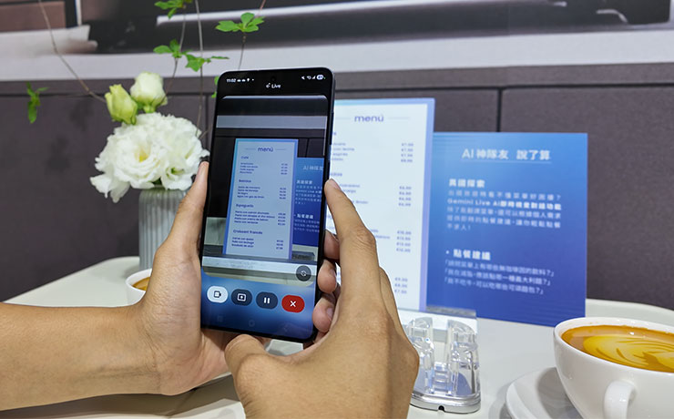 面對外文菜單，除了可以用 Gemini Live 直接翻譯、解說，也能請他依照你的需求搭配適合的餐點