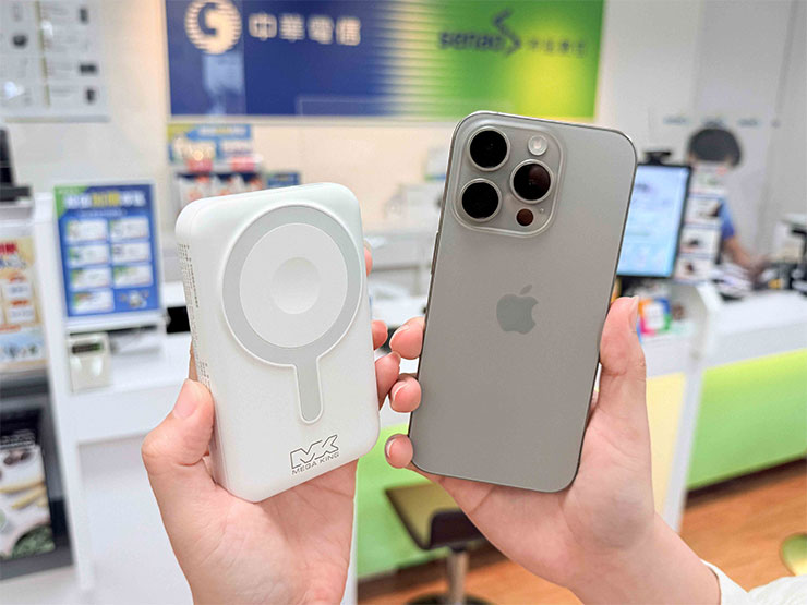 舊 iPhone 換電池再戰兩年!神腦更換原廠電池省千元! - 阿祥的網路筆記本 MEGA KING 10000 多功能磁吸支架行動電源」支援15W無線快充,不用1小時,就能幫iPhone 16 Pro充達50%電力