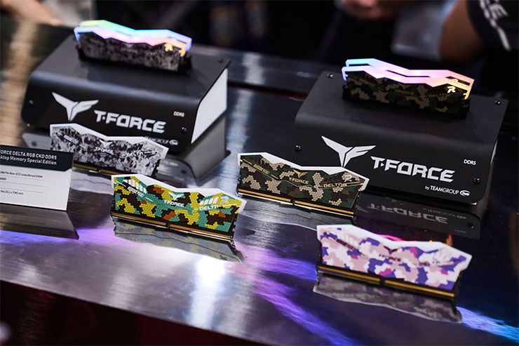 現場也展出多種以蛇年為主題的 T-FORCE XTREEM ARGB CKD DDR5 記憶體特仕版本。